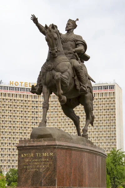 Tamerlán památník v hlavním náměstí Taškent — Stock fotografie
