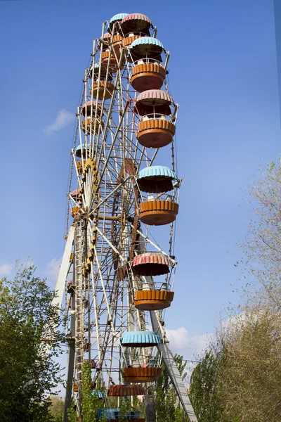 Cabines ferris roue dans un parc public de la ville de Khiva — Photo