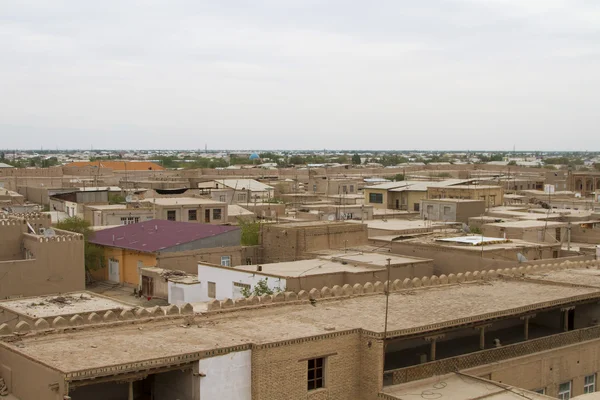 A vista das muralhas da fortaleza da cidade velha de Khiva — Fotografia de Stock