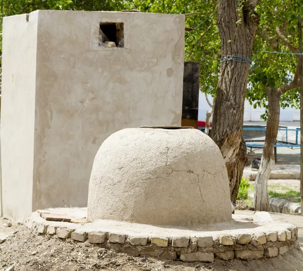 Nationella uzbekiska ugn för bröd - tandoor — Stockfoto