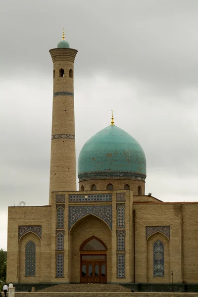 Vrijdag moskee xix eeuw hazrat imam plein in Tasjkent, Oezbekistan — Stockfoto