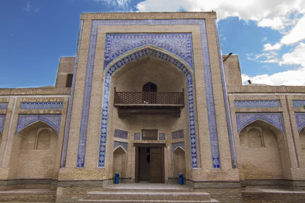 Madrassa in de Centraal Aziatische stad van Xiva, Oezbekistan — Stockfoto