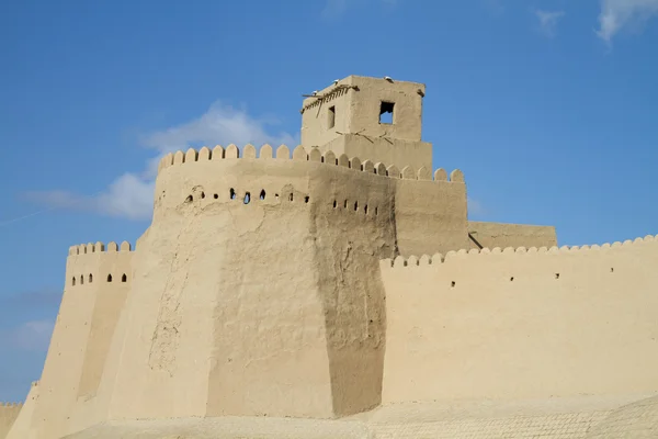 De muur van het fort in de oude stad van Xiva, Oezbekistan — Stockfoto