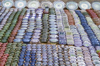 satış için pilav Züccaciye ve bardak çay pazarında Buhara, Özbekistan