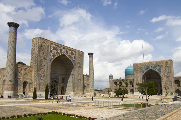 Registan placu w Samarkandzie, w Uzbekistanie — Zdjęcie stockowe