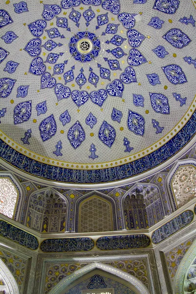 Fragment of ceiling in the mosque — Stock Photo, Image