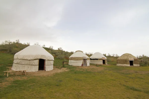 Kazakh yurt in de woestijn Darja in Oezbekistan — Stockfoto