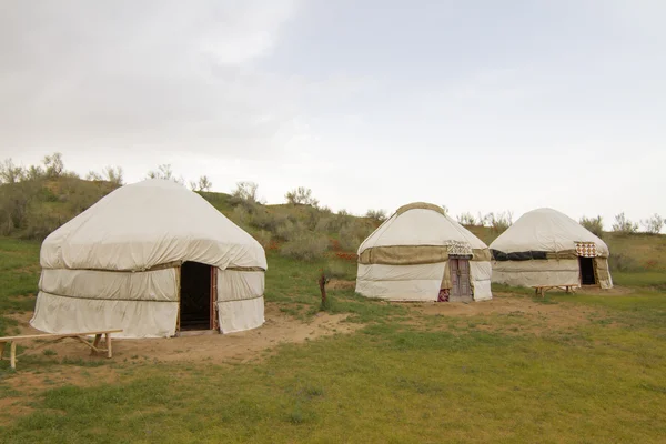 Kazakh yurt in de woestijn Darja in Oezbekistan — Stockfoto