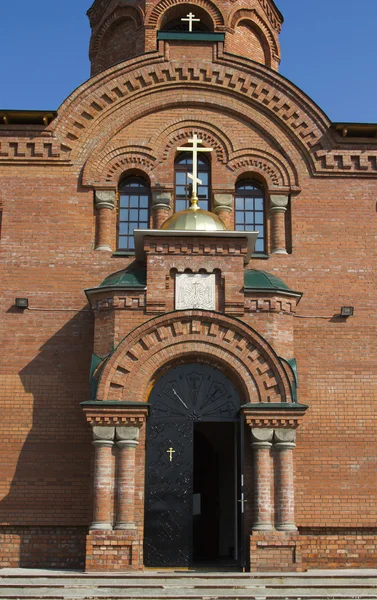 Θραύσμα χριστιανικό καθεδρικό ναό - βεράντα με έναν χρυσό θόλο — Φωτογραφία Αρχείου
