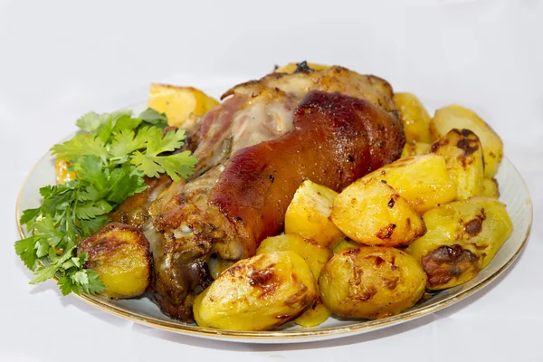 patates ve maydanoz ile pişmiş domuz şaft