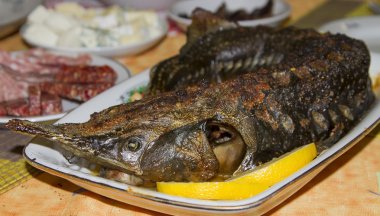 maydanoz ve limon birlikte mersin balığı pişirdim