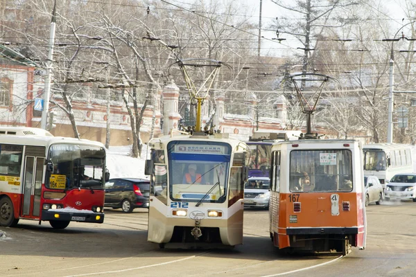 Bus and tram on the street named after Lenin in Irkutsk — Stock Photo, Image