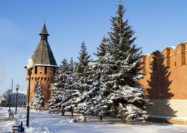 Ziegelmauer und Wachturm des tula kremlin — Stockfoto