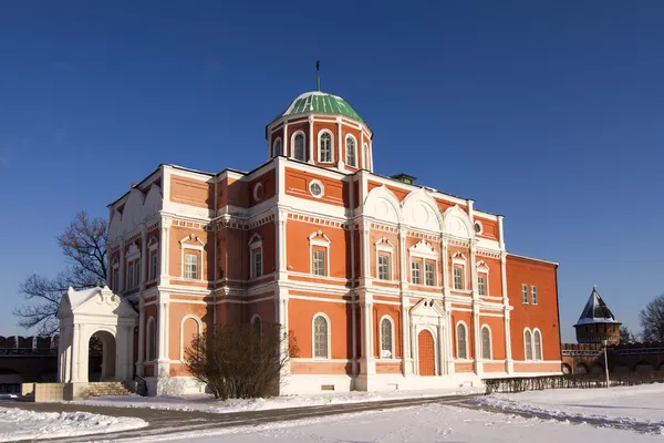 Az épület az egykori székesegyház a megvilágosodás, a tula Kremlben - Múzeum fegyverek — Stock Fotó