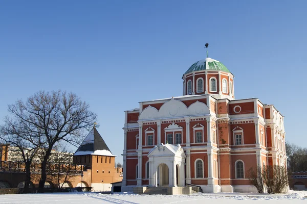 Der Bau der ehemaligen Kathedrale der Epiphanie im tula kremlin - Museum des Wappens — Stockfoto