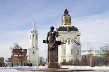ilk Rus silâhçı demidov ve temple of christmas tula içinde Anıtı