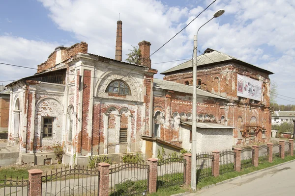 Ruiny starého kostela v gorodets, Nižněnovgorodská oblast — Stock fotografie