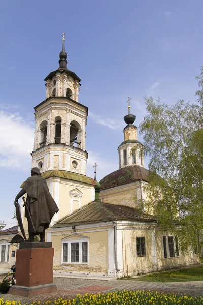 Monument to Alexander Nevsky and St. Nicholas Church Kremlin — Stock Photo, Image