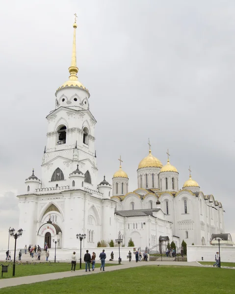 VLADIMIR, RUSIA - 02 DE MAYO: Catedral de la Santa Dormición el 2 de mayo de 2014 en Vladimir . — Foto de Stock