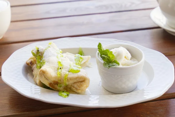 Strudel with pear and bowl with ice cream — Stock Photo, Image