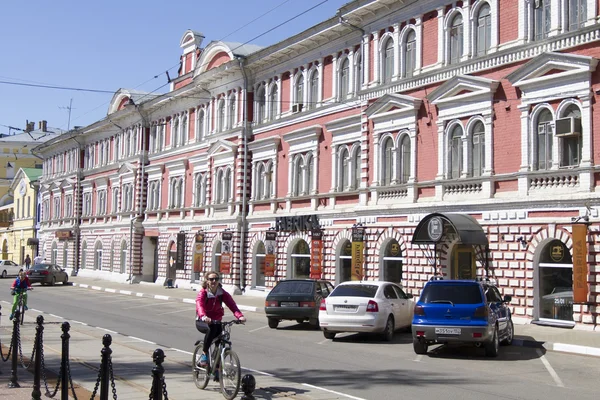 Ancient buildings on the street Rozhdestvenskaya in Nizhny Novgorod — Stock Photo, Image