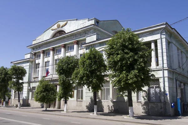 SIZRAN, RUSSIA - MAY 25  The building of the district court in the city Sizran of Samara region on May 25, 2014 in Sizran — Stock Photo, Image