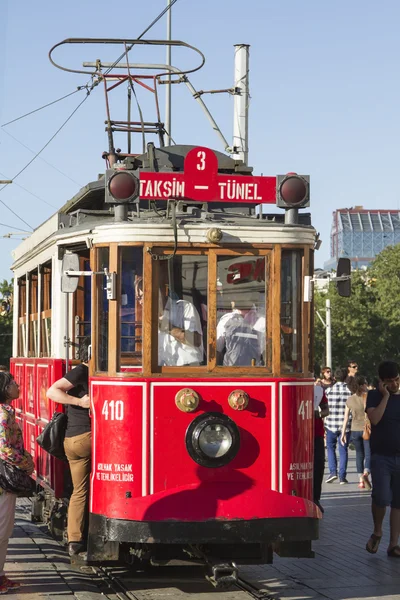 Walking tram to Taksim Square in Istanbul — Stock Photo, Image