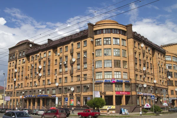 Straat met historische huis in omsk — Stockfoto