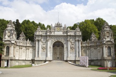 İstanbul - 4 Temmuz: istanbul'da 4 Temmuz 2014 tarihinde istanbul'da sultan kapısı Dolmabahçe Sarayı.