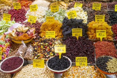 oriental tatlı ve kuruyemiş istanbul'da pazarda satış