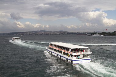 İstanbul - 4 Temmuz: deniz gemi istanbul'da 4 Temmuz 2014 tarihinde istanbul Avrupa ve Asya parçaları arasında dolaşan.