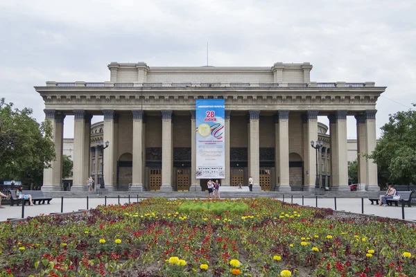 Новосибирский драматический театр 28 июня 2014 года в Новосибирске . — стоковое фото