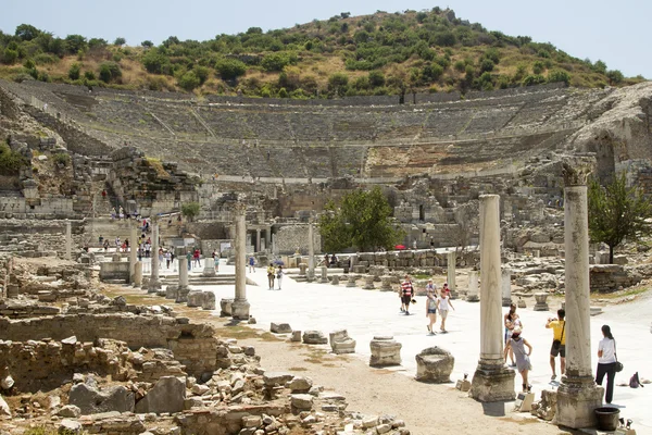 Las ruinas de la antigua ciudad de Éfeso, situada en el territorio de la Turquía moderna — Foto de Stock