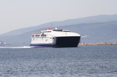 Bandırma, Türkiye - 10 Temmuz: feribot çalıştırın Bandırma arasında istanbul girişinde deniz liman Bandırma 10 Temmuz 2014 Bandırma.