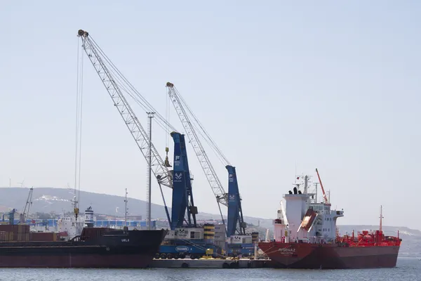 Grúas portuarias en el puerto marítimo Bandirma — Foto de Stock