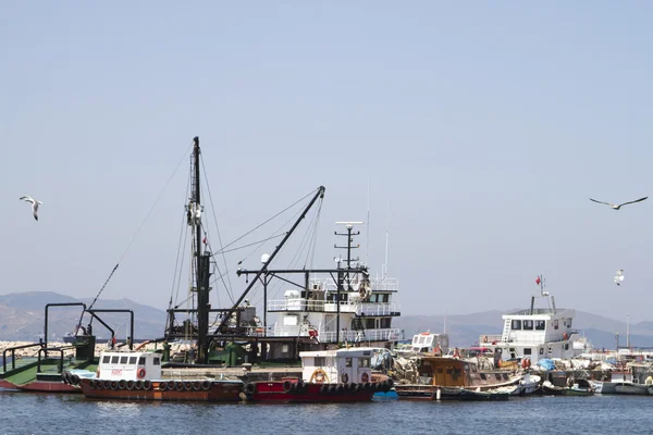 Gru portuali nel porto marittimo Bandirma — Foto Stock