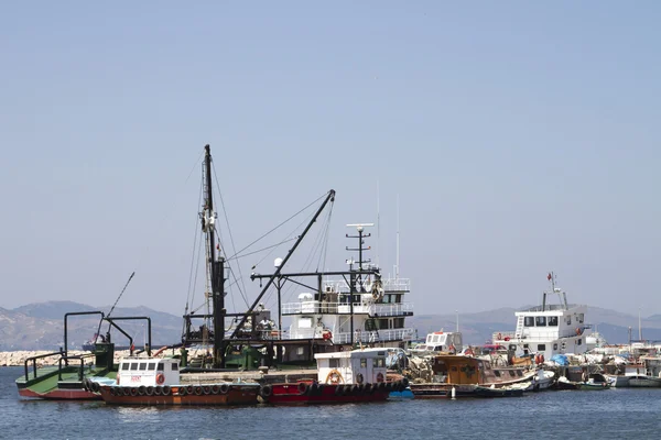 Gru portuali nel porto marittimo Bandirma — Foto Stock