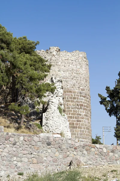 Muchos turistas visitan la fortaleza Kadifekale Izmir — Foto de Stock