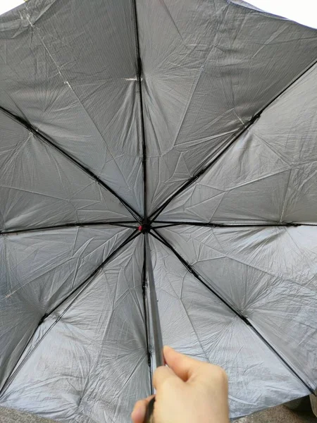 Intérieur Ancien Parapluie Pliant Qui Rompu Avec Perte Revêtement Fermer — Photo