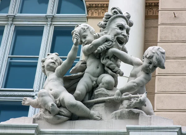 The sculpture on the building of the Opera,Odessa, Ukraine — Stock Photo, Image