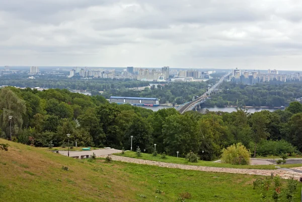 Uitzicht op rivier de kiev, Oekraïne — Stockfoto