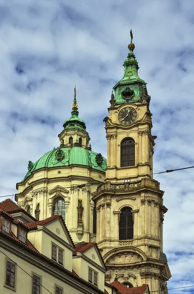 Den kyrkan saint nicholas, Prag — Stockfoto