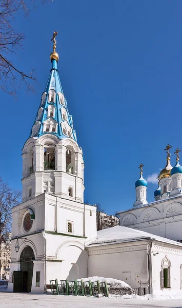 Chuch apostlarna Petrus och Paulus i lefortovo, Moskva, Ryssland — Stockfoto