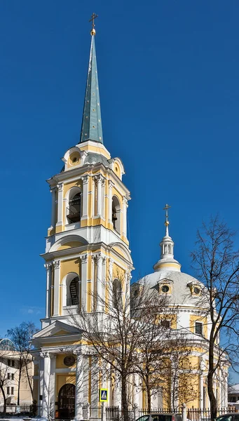 Kyrkan av uppstigandet av Kristus på fältet ärter, Moskva, russ — Stockfoto