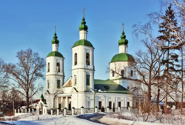 Iglesia de la resurrección en el pueblo de Molodi, Rusia — Foto de Stock