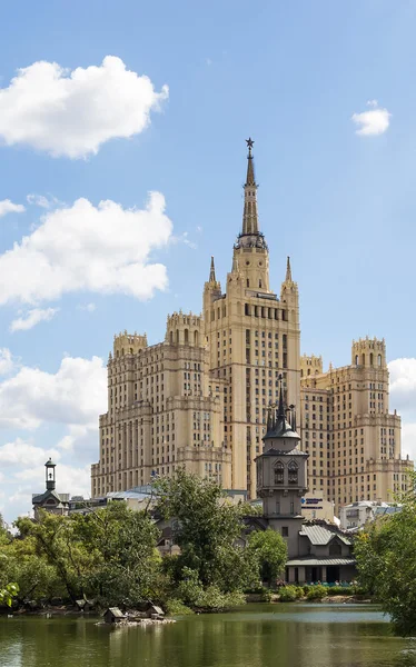 Výškové budovy na vosstaniya náměstí, Moskva — Stock fotografie