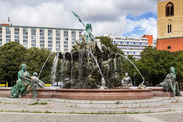 Berlin 'deki Neptün Çeşmesi, Almanya — Stok fotoğraf