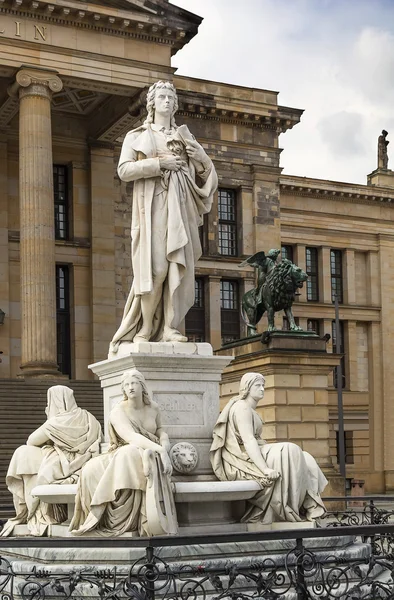 雕像的德国诗人席勒，柏林 — 图库照片