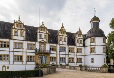 Neuhaus kalede paderborn, Almanya