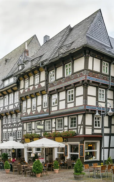 Casas en la plaza del mercado en Goslar, Alemania — Foto de Stock